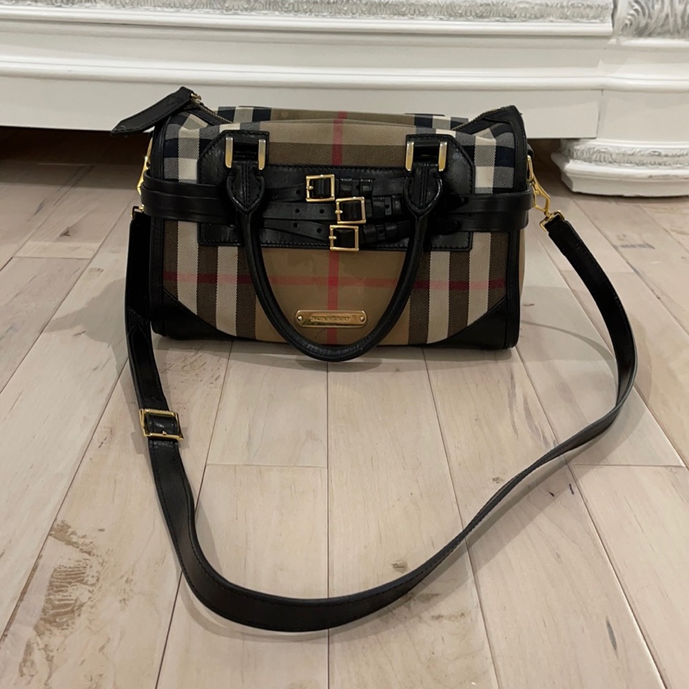 Burberry purse